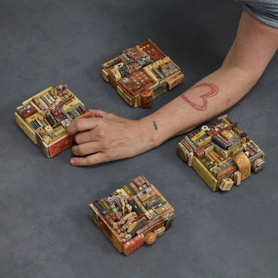 Image 1 of Ensemble de 4 sculptures vibrantes de Guy Deltour – Art contemporain belge, années 2000