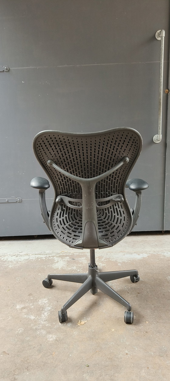 Image 1 of Herman Miller Mirra 2 vintage design ergonomische bureaustoel