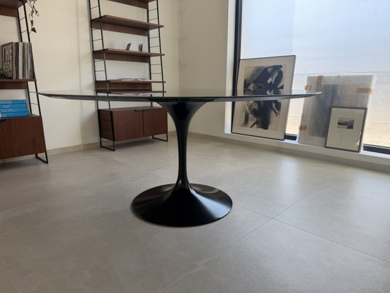 Originele Alpe Verdi Knoll Tulip Eettafel 137 Rond Nieuwstaat!! Eero Saarinen Wit/Zwarte Poot – Marble (photo 8 of 15)