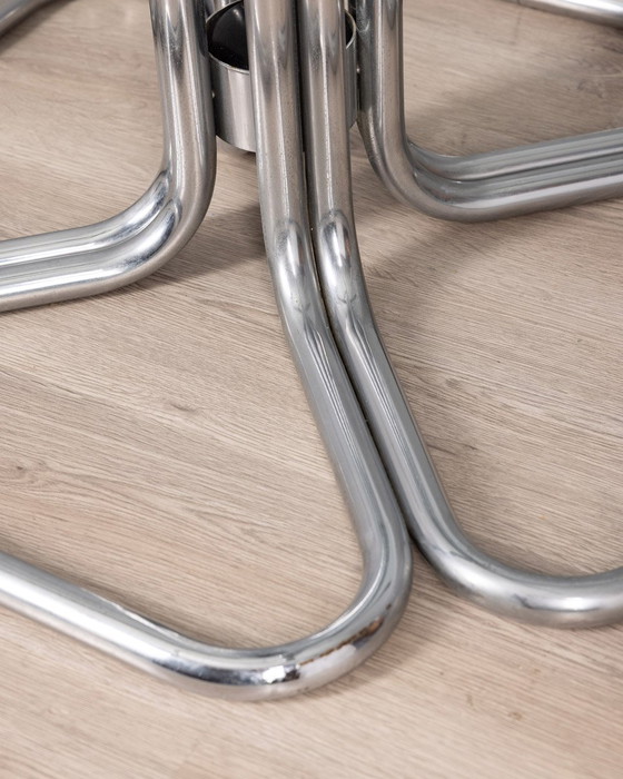 Image 1 of Vierkante tafel uit de jaren 70 in verchroomd metaal en glas Italiaans ontwerp