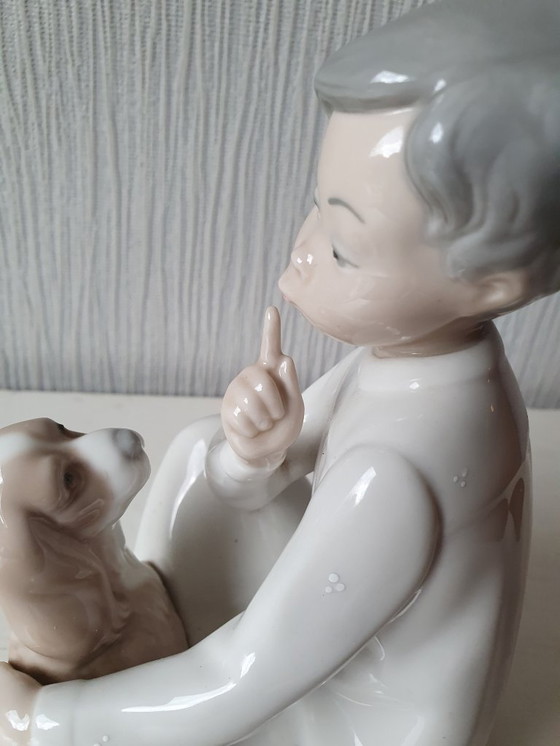 Image 1 of Authentic Lladro "Boy with dog" - porcelain figurine 20 cm