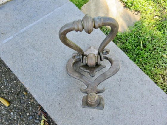 Image 1 of Antico batacchio per porta in bronzo massiccio dei primi anni del XX secolo