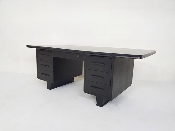 Escritorio ejecutivo de madera negra, década de 1960. – Wood (photo 15 of 21)