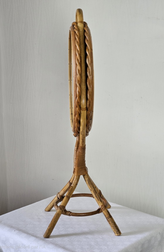 Double-sided mirror on a vintage rattan stand (photo 8 of 9)