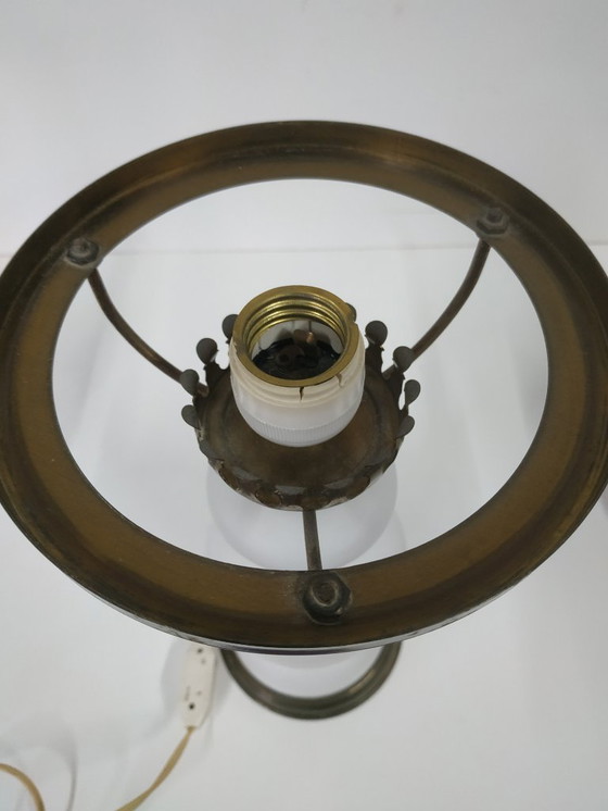 Image 1 of Lampe à huile ancienne vintage en verre opale (convertie).