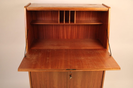 Image 1 of Stijlvolle mid-century vintage secretaire uit de jaren 60. 
