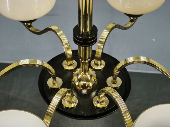 Image 1 of Lustre italien en laiton avec abat-jour en verre opalin, années 1950