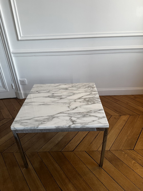 Set di 3 Tavolini da caffè Florence Knoll – Marmo Bianco Tipo Calacatta & Acciaio Cromato – 60 × 60 cm (photo 4 of 9)