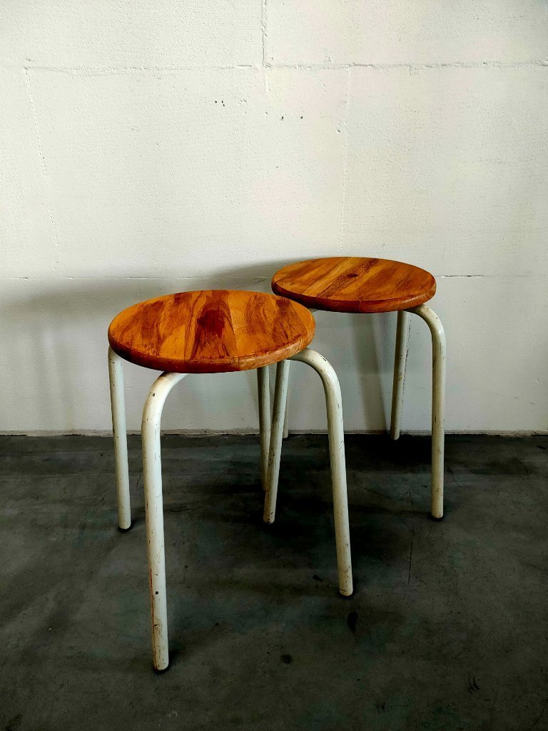 Vintage brocante 70s/80s side stool plant table | €49 | Whoppah