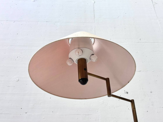 Image 1 of Lampadaire élégant en laiton avec abat-jour en tissu, années 1990