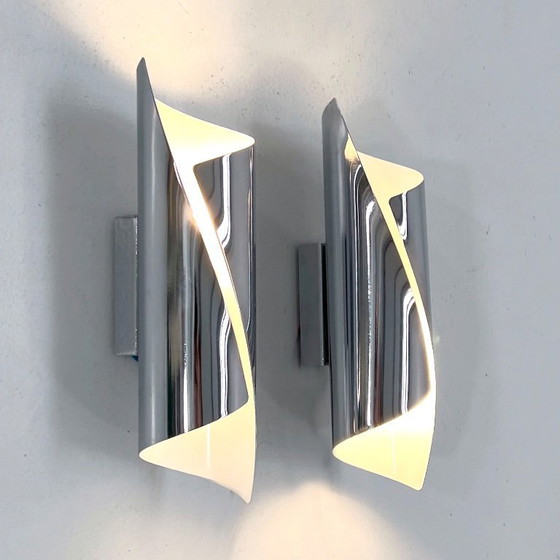 Image 1 of Paire d'appliques murales chromées incurvées, années 1970
