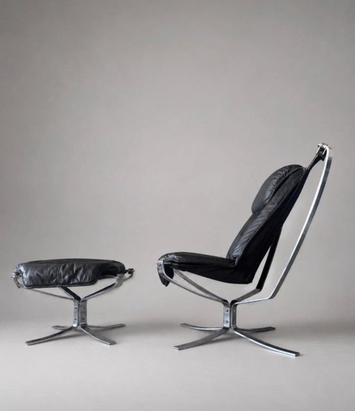 Vintage Falcon loungestoel en voetenbank, Sigurd Resell, chroom