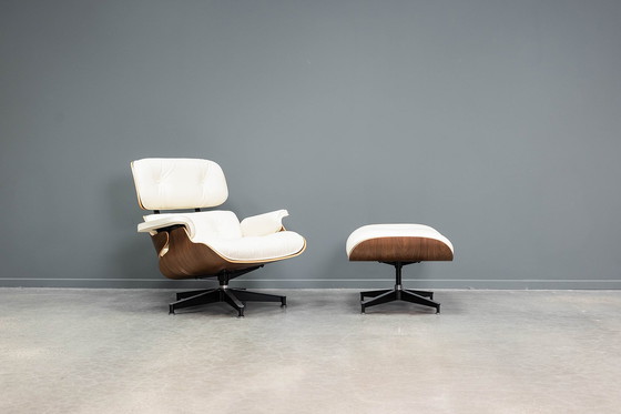 Image 1 of Sillón Eames + otomana