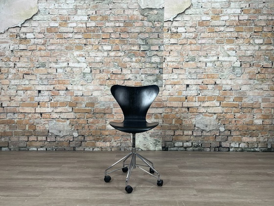 Image 1 of Fritz Hansen Butterfly black