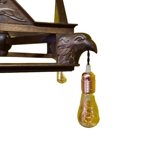 Image 1 of Lámpara colgante francesa de madera con cabezas de águila de alrededor de 1900