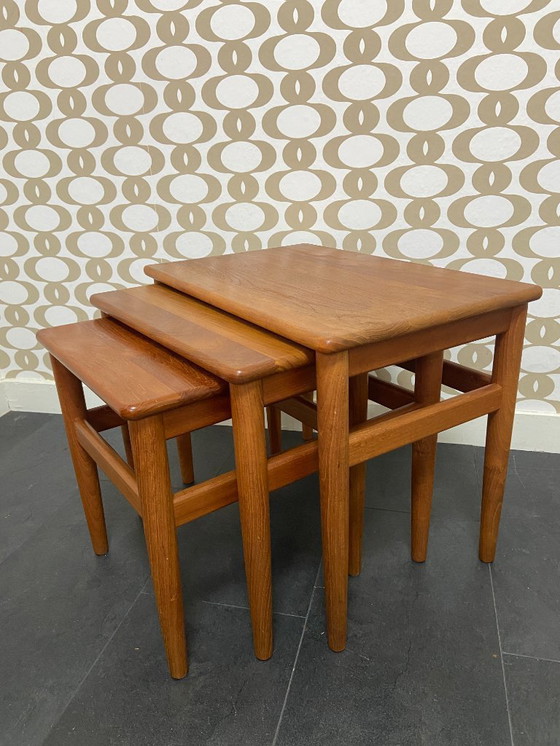 Image 1 of Vintage mimi-set/3 nesting tables van massief teakhout