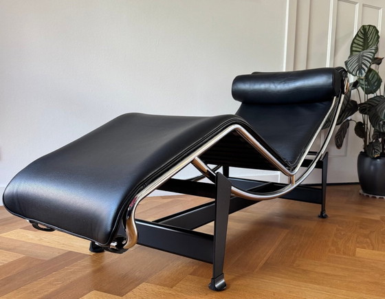 Cassina LC4 Le Corbusier – Armchairs, Chrome, Leather (photo 2 of 6)