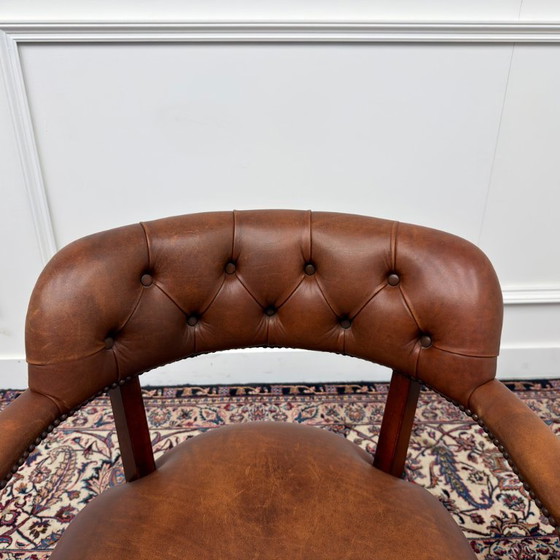 Chaise de bureau Chesterfield Wade anglaise marron – Wade Upholstery, Chaises de bureau, Leather, Wood (photo 5 of 8)