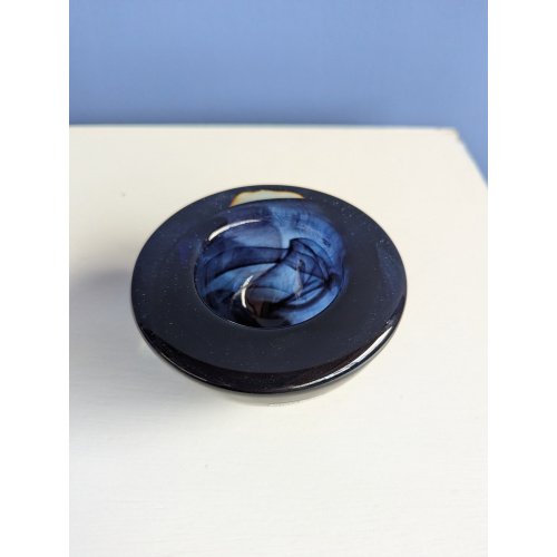 Ciotola in vetro Kosta Boda con spirale - blu scuro
