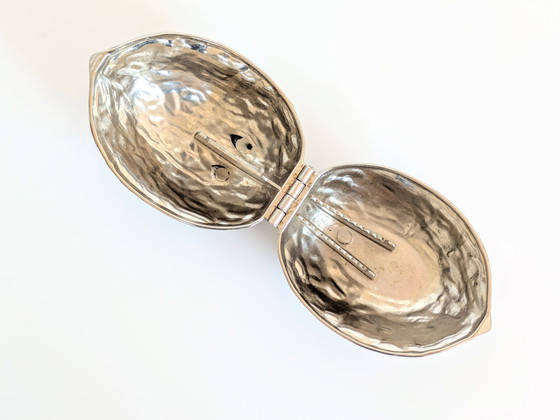 Image 1 of Casse-noix vintage en noyer plaqué argent
