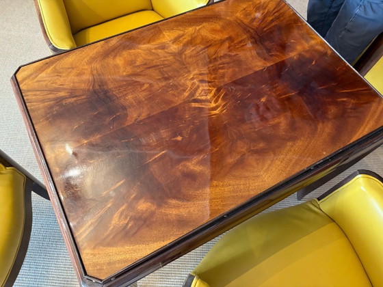 Image 1 of Magnifique ensemble de salon Art Déco composé de 4 fauteuils en cuir et d'une table de jeu en acajou, 1920-1930