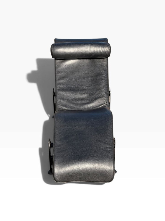 LC4 Chaise longue by Le Corbusier for Cassina, black leather and chrome steel, Design (photo 3 of 15)