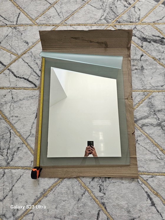 Image 1 of 80's mirror in perfect condition with curved design
