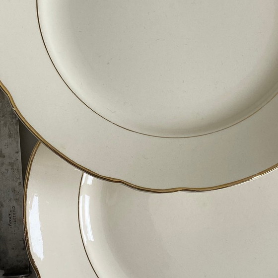 Image 1 of 6 platos llanos antiguos de loza beige con ribete dorado de Villeroy & Boch