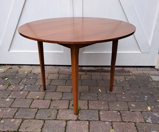 Mesa de comedor redonda de diseño danés