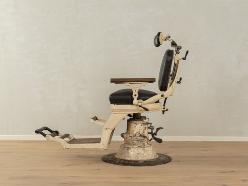 Zahnarztstuhl aus den 1930er Jahren