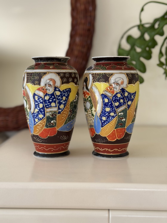 Image 1 of Vasi giapponesi vintage con decorazioni geisha e accenti dorati