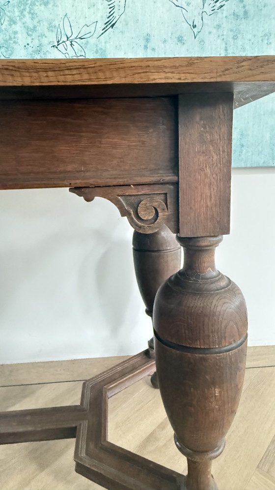 Antiker Beistelltisch – Beistelltische, Wood (photo 3 of 5)