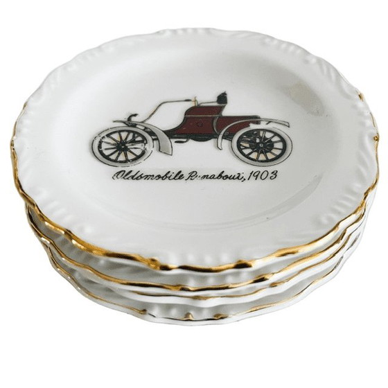 Image 1 of Set vintage di piattini e sottobicchieri in porcellana con decorazioni di auto d'epoca, anni '60.