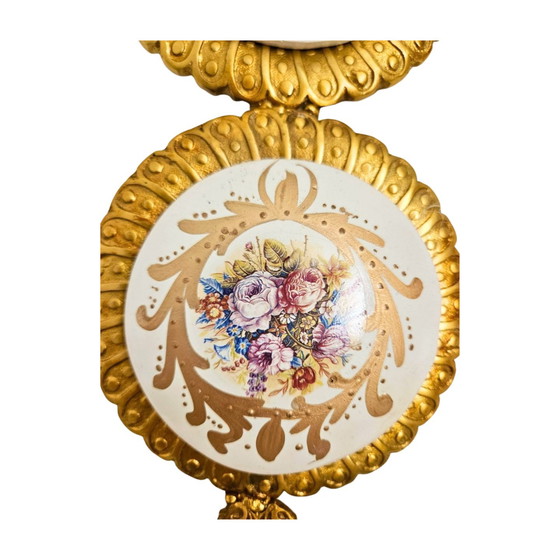 Image 1 of Piatto da parete vintage in ottone e ceramica – Opera floreale di Saraya Abden | Elegante decorazione da parete da 40 cm