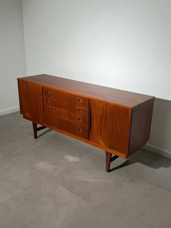 Vintage Beaver & Tapley Teak Sideboard – Mid-Century Modern (photo 3 of 6)