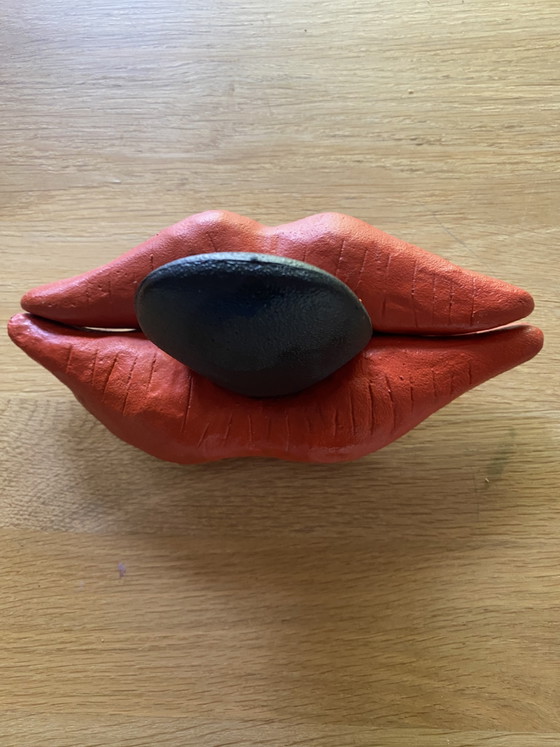 Image 1 of Perchero con diseño de labios raros de Zerodesigno
