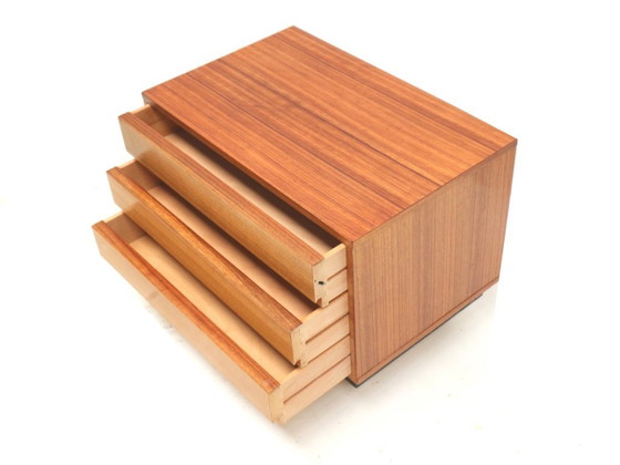 Image 1 of Vintage ladekastje op wieltjes gemaakt in de jaren ’60