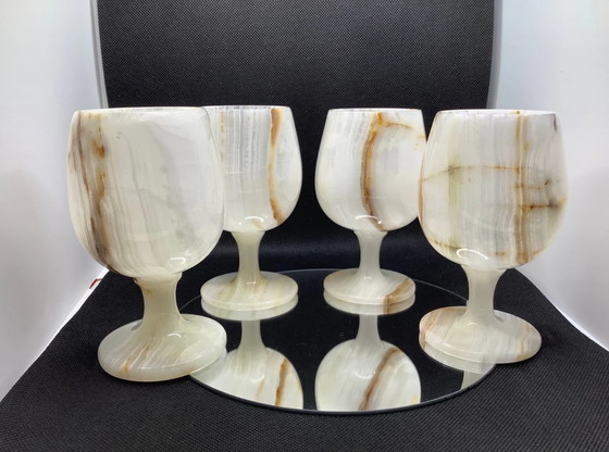 Image 1 of Juego de 4 copas de vino únicas hechas de ónix