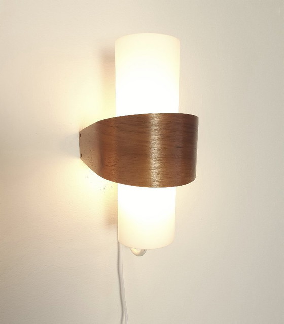 Image 1 of 1 van 2 Louis Kalff wandlampen, NX40 Philips wandlamp, matglazen mcm wandlamp