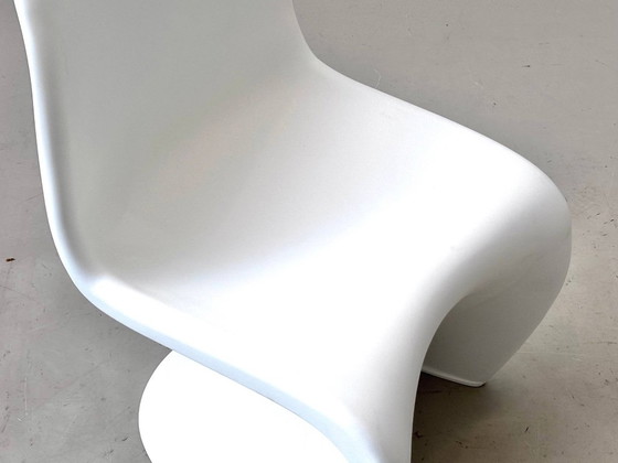 White chairs in the style of the Panton Chair – Space Age, 1970s – Side chairs, Plastic (photo 15 of 15)