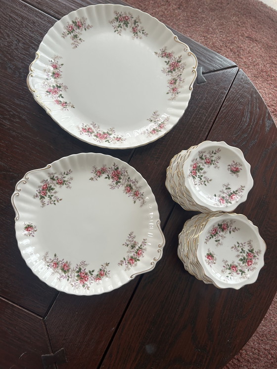 Royal Albert Lavender Rose Gebakservies – Porcelain (photo 2 of 5)