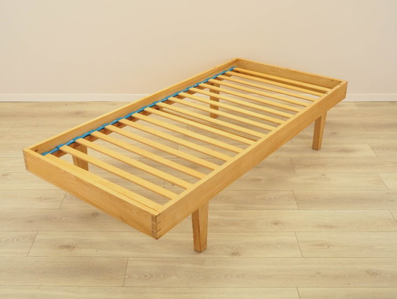 Image 1 of Essenhouten bed, Deens design, jaren 70, gemaakt in Denemarken.