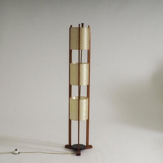 Mid-Century Modern vloerlamp met 3 lagen, gemaakt van glasvezel en hout. – Vloerlampen, Fiberglass (photo 4 of 13)