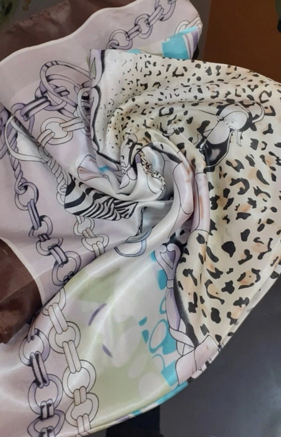 Sciarpa accessorio moda 90x90 in seta - Romeo Gigli – Roméo Gigli, Regali, Silk (photo 7 of 12)