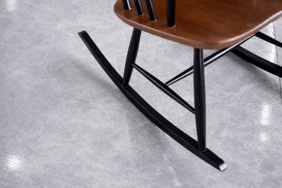 Image 1 of Fauteuil à bascule vintage en bois de style finlandais moderne du milieu du siècle, par Ilmari Tapiovaara pour Asko, années 1960