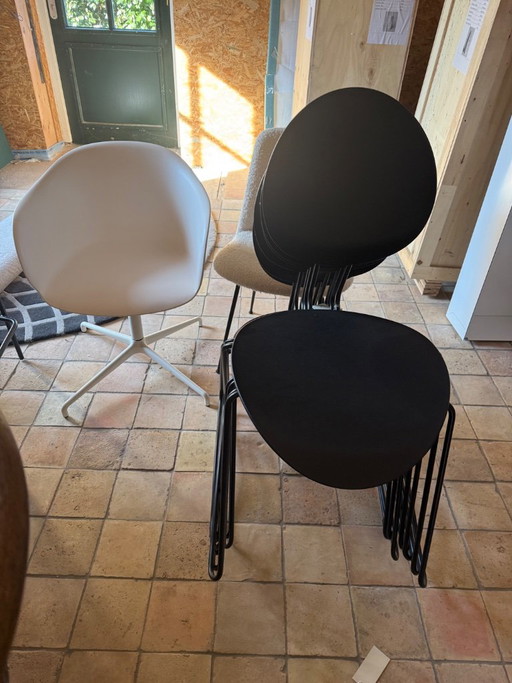 31 Modelli di showroom di design danese e tradizione e Verpan – &Tradition, eetkamerstoelen, Leather, Metal