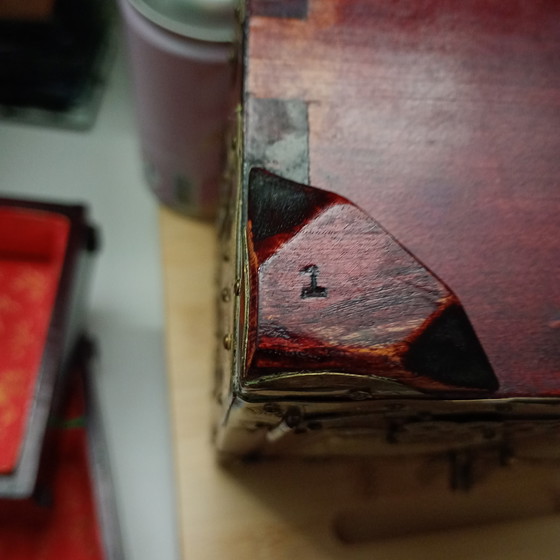 Image 1 of Portagioielli in legno di ciliegio e giada