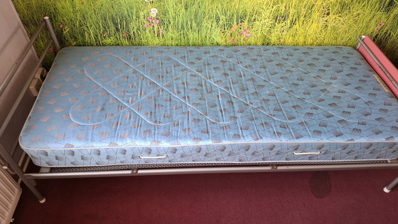 Jaren 60 slaapkamerset – Merk onbekend, Eenpersoonsbedden, Metal, Textile (photo 4 of 8)