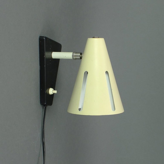 Image 1 of H. T. J. A. Busquet (1914-1977) - wandlamp uit de Zonneserie - Hala Zeist - Jaren vijftig 