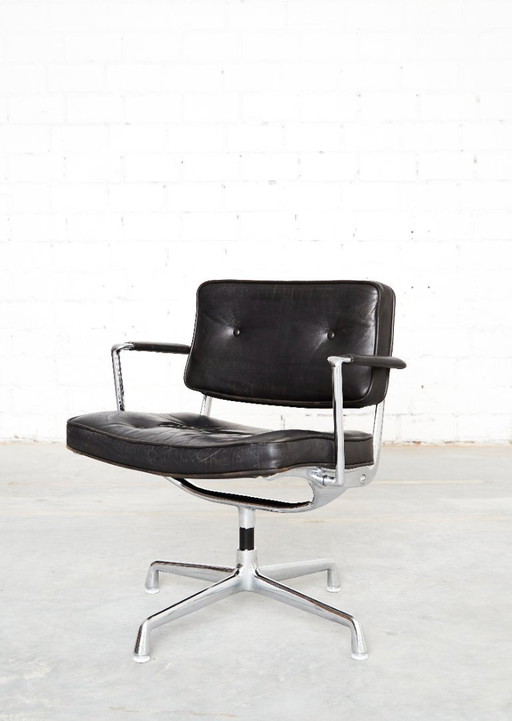 Sedia da scrivania intermedia Ray & Charles Eames ES102 per Herman Miller – draaistoelen, Leather (photo 2 of 14)